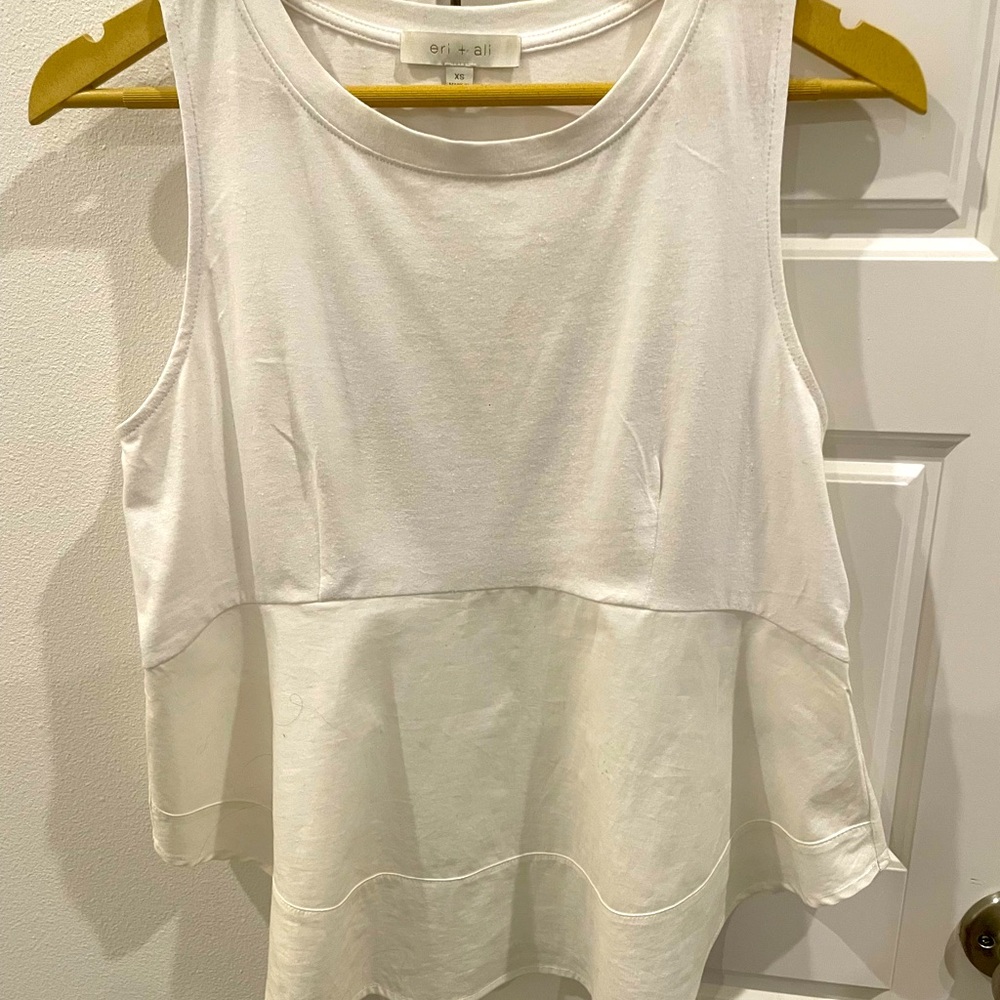 ANTHROPOLOGIE ERI & ALI XS WHITE SLEEVELESS PEPLUM TOP